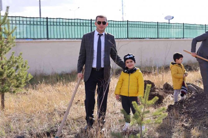Kars Adliyesi’nde Fidan Dikimi Yapıldı
