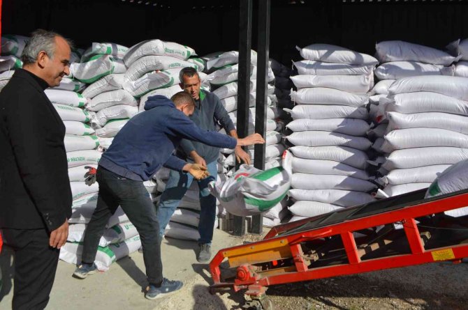 Tavşanlı’da Çiftçilere Sertifikalı Tohumları Teslim Edildi