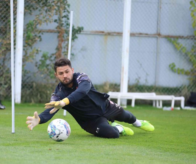 Sivasspor’un Kalecisi Ali Şaşal, Avrupa’da Zirvede