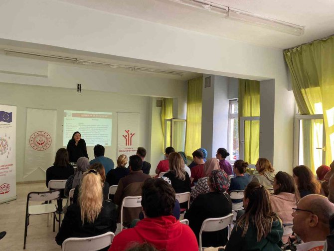 Kadına Yönelik Şiddet Mücadele Anlatıldı