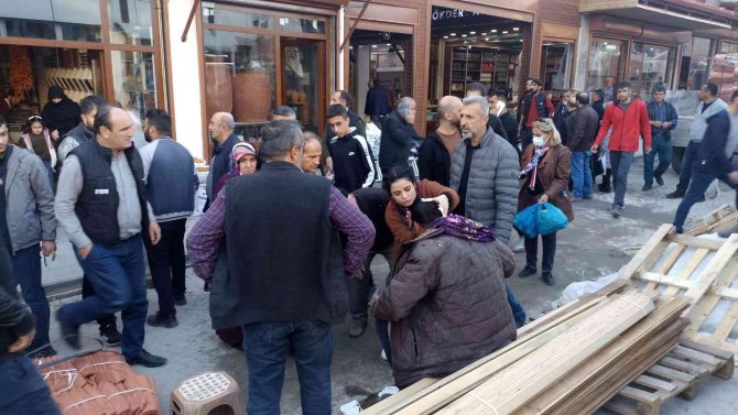 Tarihi Kapalıçarşı’da Sundurma Çöktü: 5 Yaralı