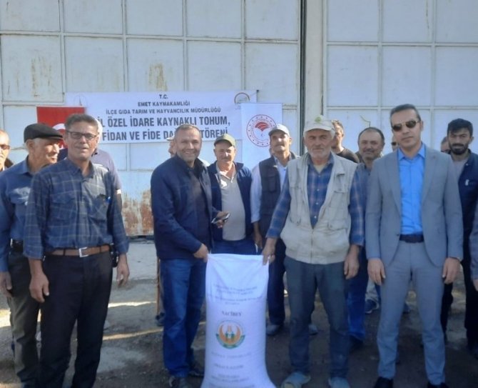 Emet’te 440 Çiftçiye 44 Ton Sertifikalı Buğday Ve Arpa Tohumu Dağıtıldı