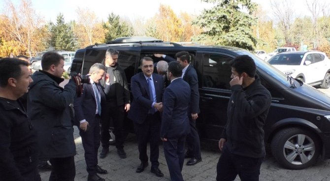 Bakan Fatih Dönmez Kars’ta