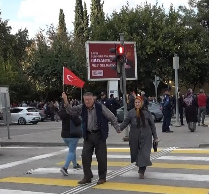 Chp’li Erdoğan Hayranı: "Tayyip’in Hastasıyım. Bu Adama Nankörlük Edenler Var, Onlar Bu Ülkenin Vatandaşı Değil"