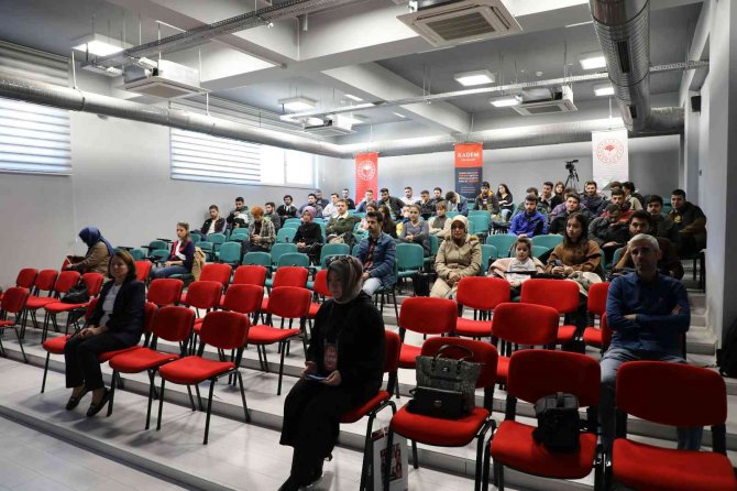 İ̇l Müdürü Gümüş “Genç İ̇stihdamına Destek” Panelinde