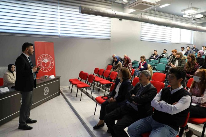 İ̇l Müdürü Gümüş “Genç İ̇stihdamına Destek” Panelinde