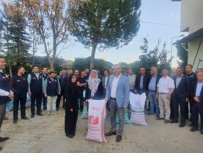 Gediz’de 720 Çiftçiye Yüzde 60 Hibeli Buğday Tohumu Dağıtıldı