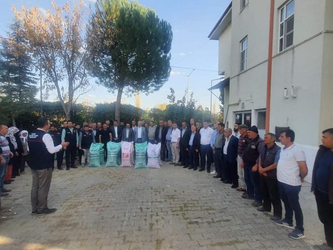 Gediz’de 720 Çiftçiye Yüzde 60 Hibeli Buğday Tohumu Dağıtıldı