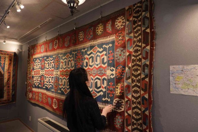 Japon Koleksiyoner Topladığı El İşi Türk Kilimleriyle Tokyo’da Sergi Açtı