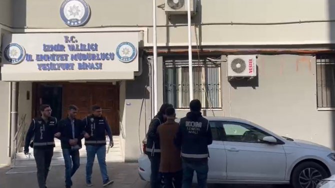 Kalpazanlar İ̇zmir Polisinden Kaçamadı
