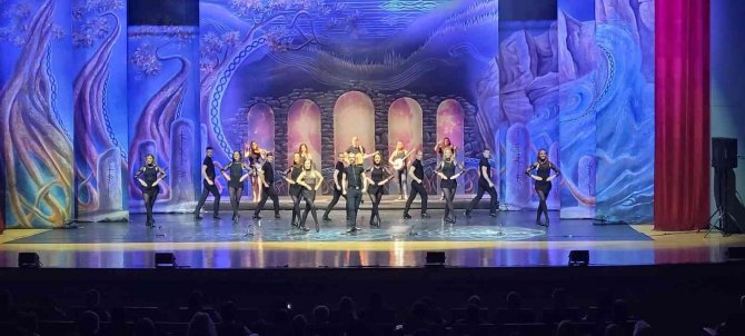 İ̇rlanda Dans Grubu Rhythm Of The Dance Ankara’da Sahne Aldı
