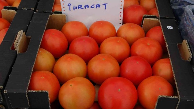 2 Bin 500 Nüfuslu Köyün Yüzde 90’ı Tarımla Uğraşıyor, Hasat Zamanı Çevre Köylerden İşçi Alıyor