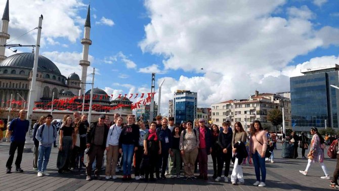 İ̇stiklal Şehit Lokman Oktay Ortaokulu Avrupalı Misafirlerini Ağırladı