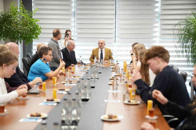 İ̇stiklal Şehit Lokman Oktay Ortaokulu Avrupalı Misafirlerini Ağırladı