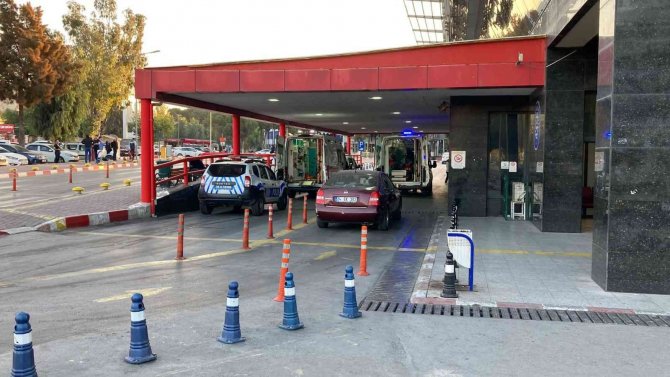 Önce Annesini Sonra Kendini Bıçakladı