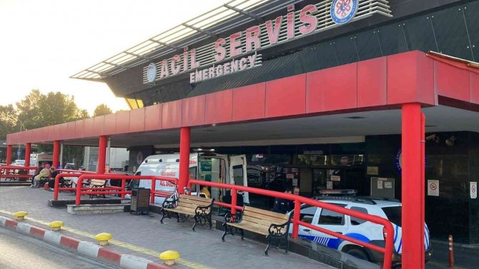 Önce Annesini Sonra Kendini Bıçakladı