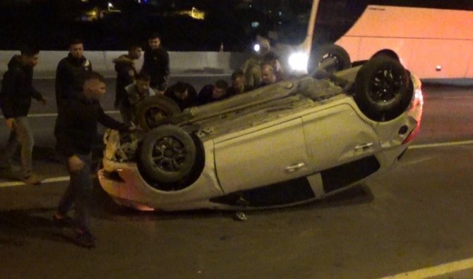 İ̇zmir’de Alkollü Sürücü Direksiyon Hakimiyetini Kaybederek Takla Attı