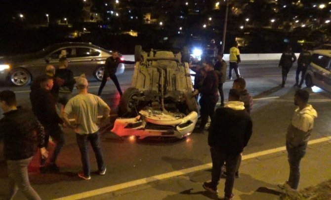 İ̇zmir’de Alkollü Sürücü Direksiyon Hakimiyetini Kaybederek Takla Attı