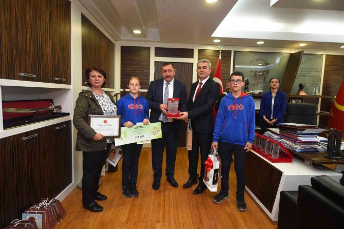 Kastamonu’da Öğrenciler 1 Yılda 1 Tonun Üzerinde Atık Pil Topladı