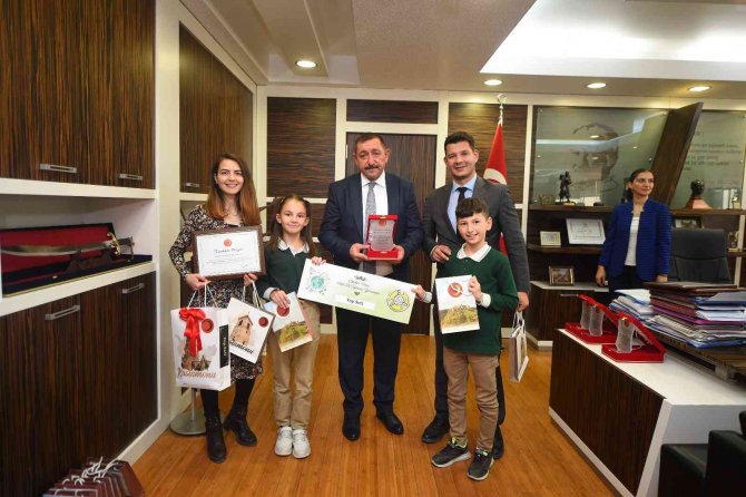 Kastamonu’da Öğrenciler 1 Yılda 1 Tonun Üzerinde Atık Pil Topladı