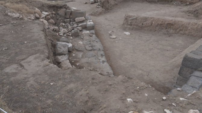 Erciş Zernaki Tepesi’ndeki Kazı Çalışmalarında Aramice 4 Kitabe Bulundu