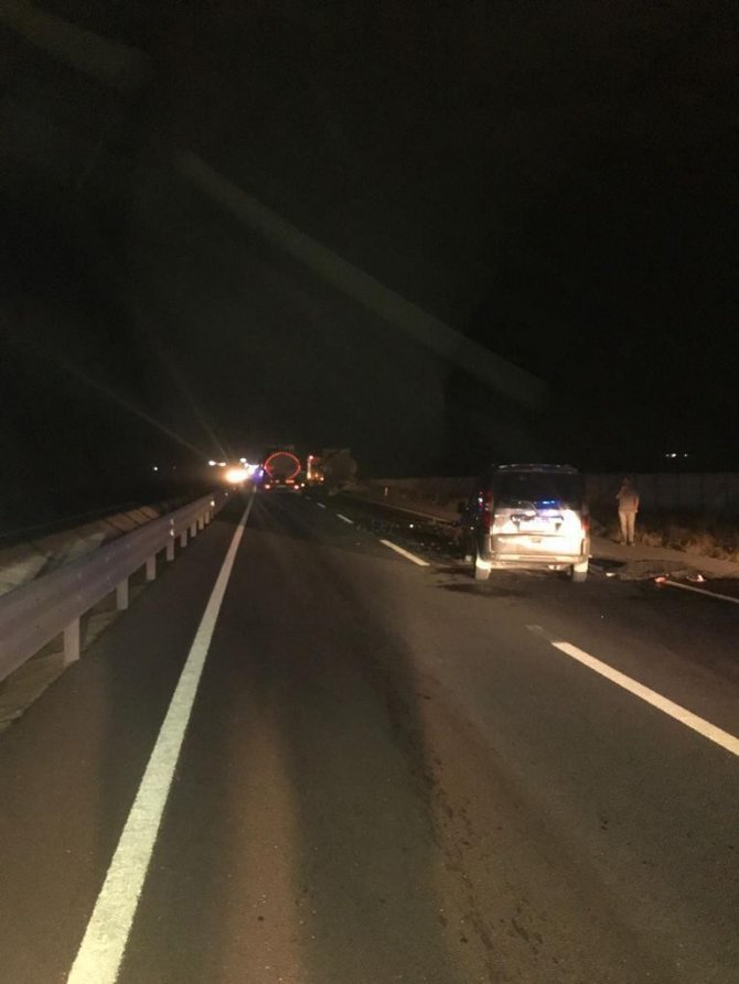 Konya’da Hafif Ticari Araç Tıra Çarptı: 1 Ölü, 7 Yaralı