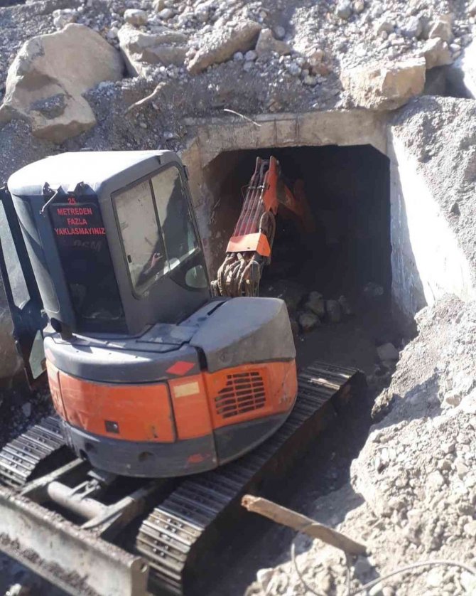 Kozan’da Menfez Temizliği