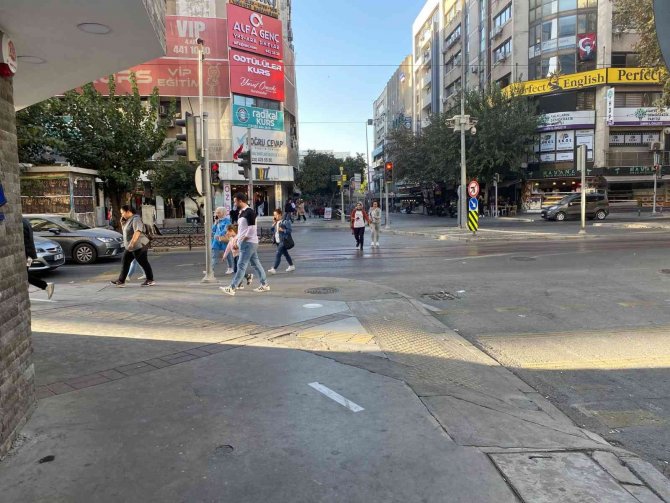 İ̇zmir’de 3.7 Büyüklüğünde Deprem