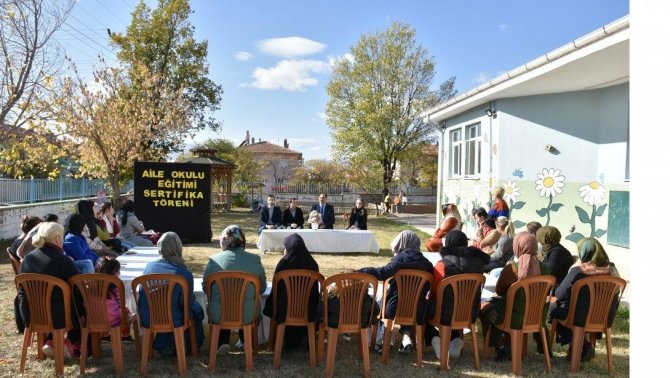 Veliler “Aile Okulunda” Öğrenci Oluyor