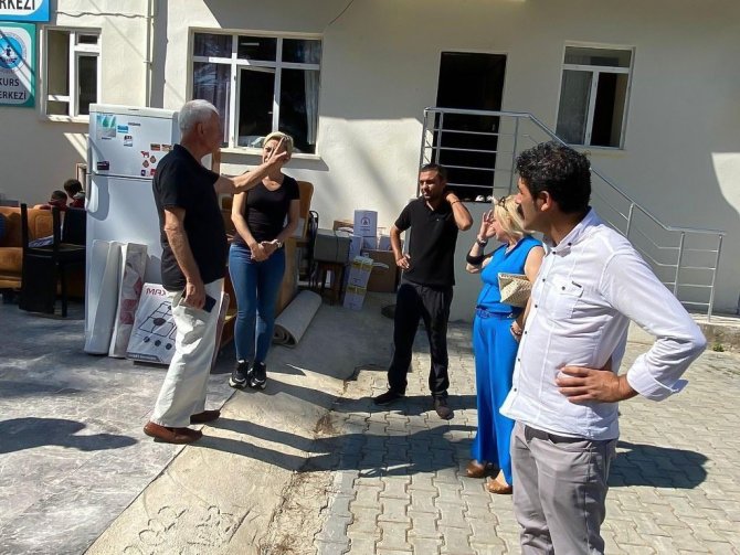 19 Yıl Sonra Açılan Okulun Öğrencilerine Kırtasiye Desteği