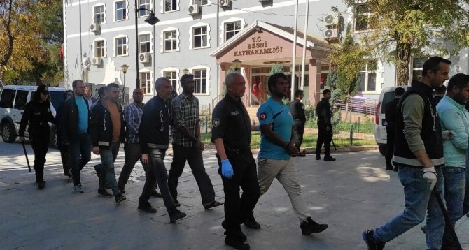Silahlı Yaralama Olayıyla İlgili 15 Kişi Adliyeye Sevk Edildi
