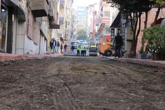 İ̇lkadım’da Bozuk Yollara Asfalt