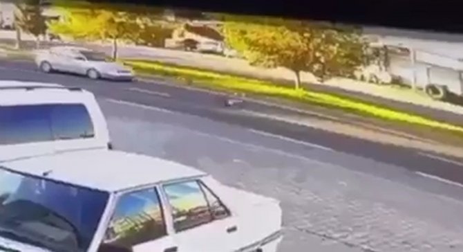 Şanlıurfa’da Otomobilin Çocuğa Çarpma Anı Kamerada