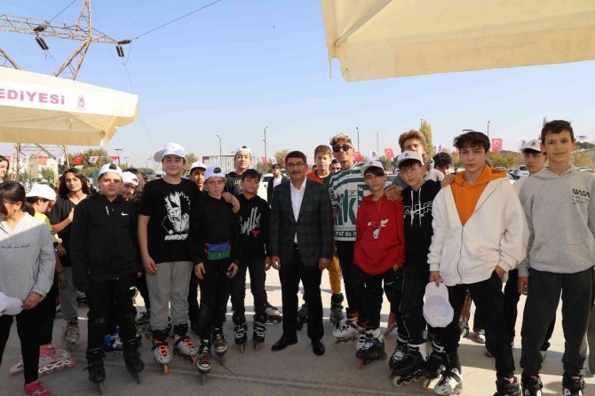 Başkan Çelik Gençler İçin Yapılan Parkı Gençlerle Birlikte Açtı