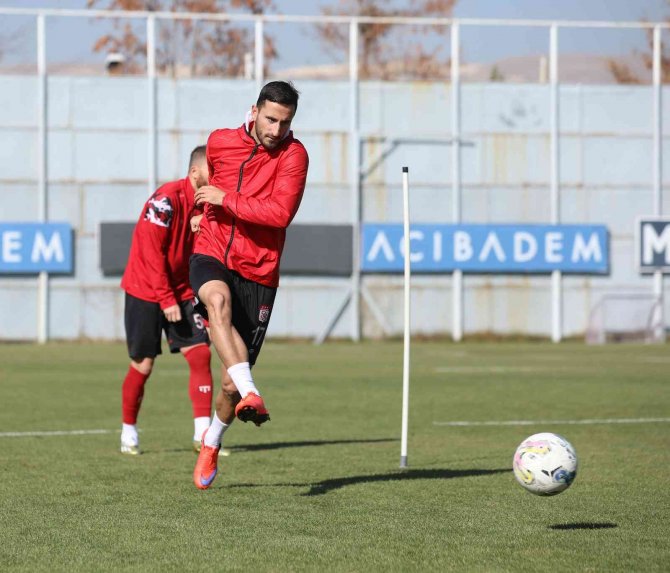 Sivasspor’da Fenerbahçe Maçı Hazırlıkları Sürüyor