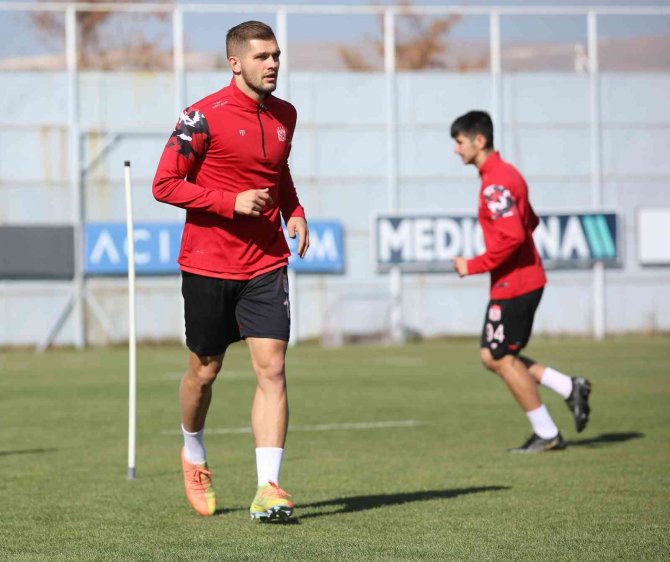 Sivasspor’da Fenerbahçe Maçı Hazırlıkları Sürüyor
