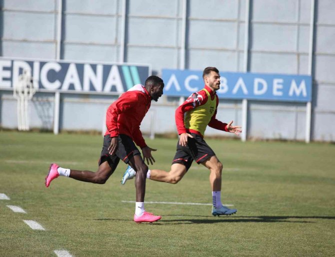 Sivasspor’da Fenerbahçe Maçı Hazırlıkları Sürüyor
