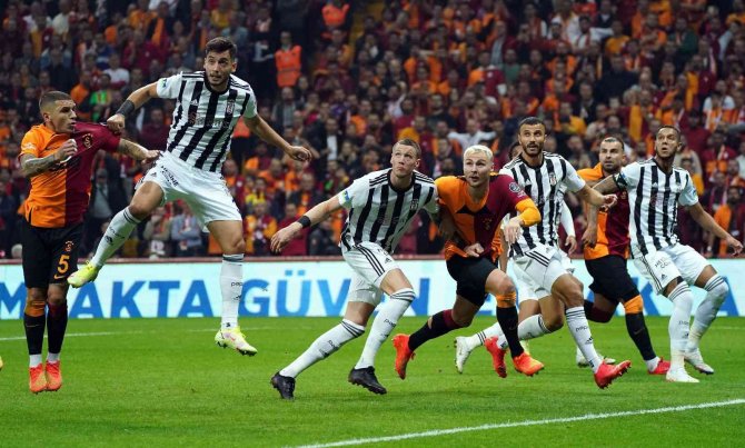 Spor Toto Süper Lig: Galatasaray: 1 - Beşiktaş: 1 (İ̇lk Yarı)