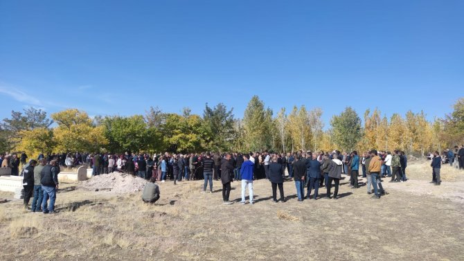 Metrobüs Durağında Uğradığı Silahlı Saldırıda Hayatını Kaybetmişti, Tabutunu Kadınlar Taşıdı