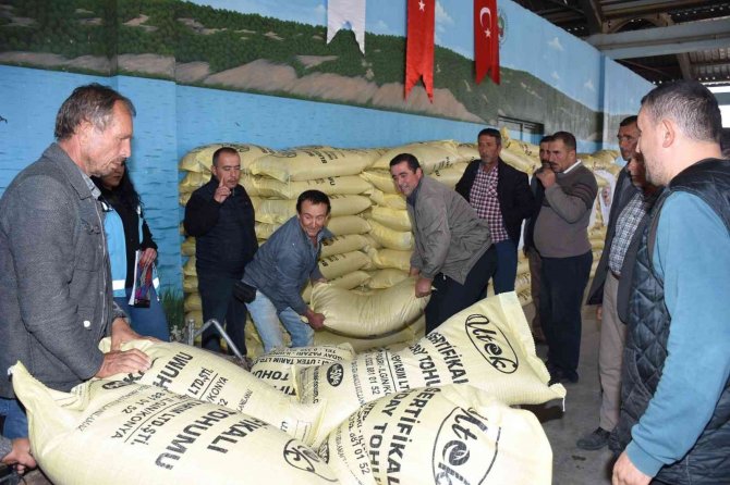 Pazarlar’da 125 Çiftçiye Sertifikalı 20 Ton Buğday Ve 20 Ton Arpa Tohumu Dağıtıldı