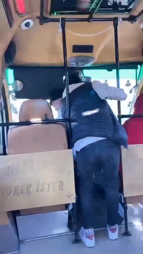 Tem Otoyolunda Minibüste ‘Seyir Halindeyken Şoför Değişikliği’ Kamerada