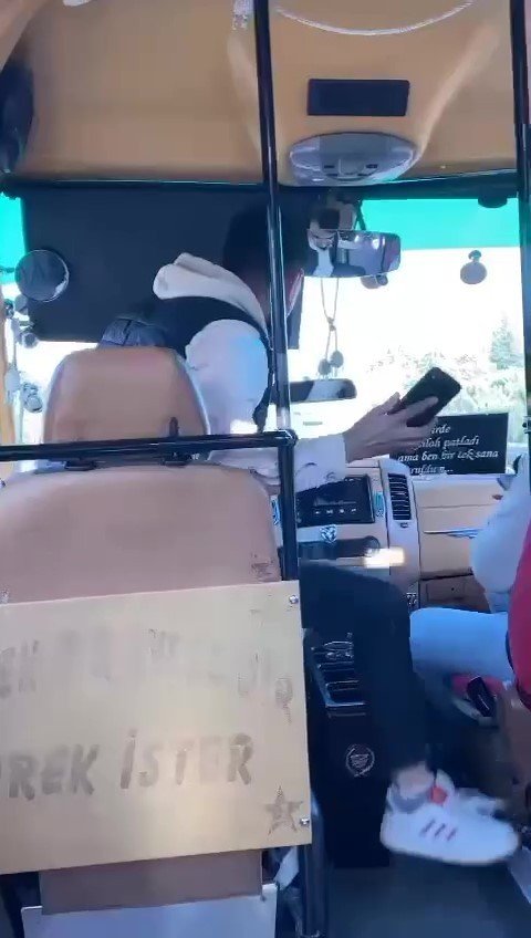 Tem Otoyolunda Minibüste ‘Seyir Halindeyken Şoför Değişikliği’ Kamerada