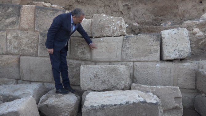 Erciş Zernaki Tepesi’ndeki Kazı Çalışmalarında Aramice 4 Kitabe Bulundu