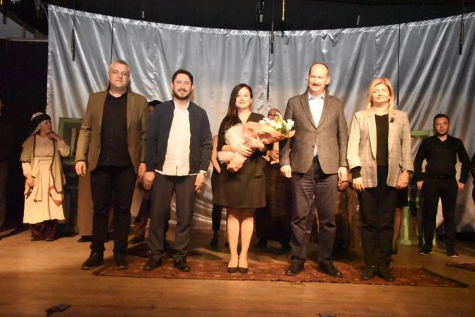 ‘Nefes Mi İstersin Yoksa Buğday Mı?’ Tiyatroseverlerle Buluştu