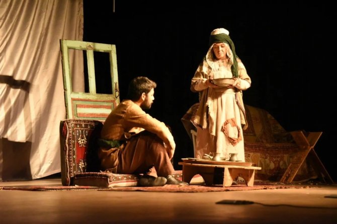 ‘Nefes Mi İstersin Yoksa Buğday Mı?’ Tiyatroseverlerle Buluştu