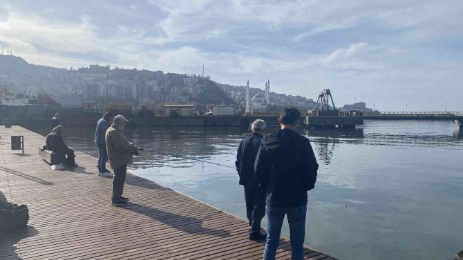 Sıcak Havanın Tadını Yürüyüş Yaparak Ve Balık Tutarak Değerlendirdiler