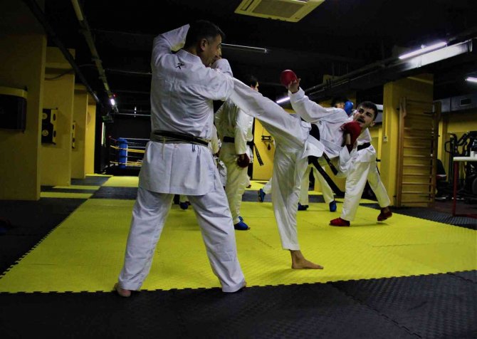 Kulüp Değil, Sporcu Fabrikası