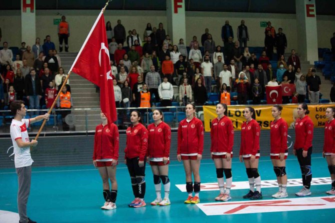 A Milli Kadın Hentbol Takımı, Büyük Britanya’yı Yenerek Üst Tura Yükseldi