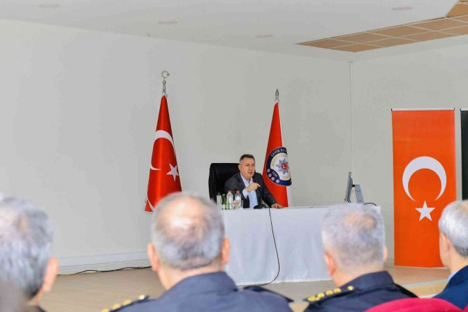 Vali Elban: "Asayişi Ve Güvenliği Sağlamak İçin Çalışmalarımızı Yoğun Sürdürmeliyiz"