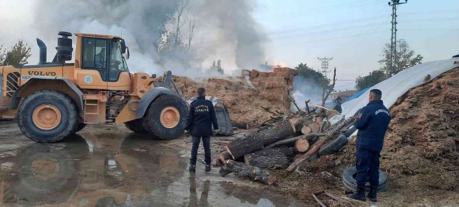 Suluova’da 50 Ton Saman Alevlere Teslim Oldu